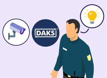 Überwachungskamera- und DAKS-Symbole führen zu Sicherheitsbeauftragtem mit Idee (Glühbirne)