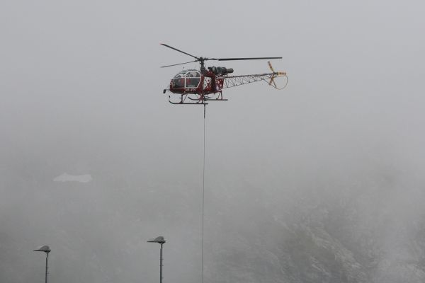 Helikopter mit DAKS-Lösung im Anflug Helikopter mit DAKS-Lösung im Anflug
